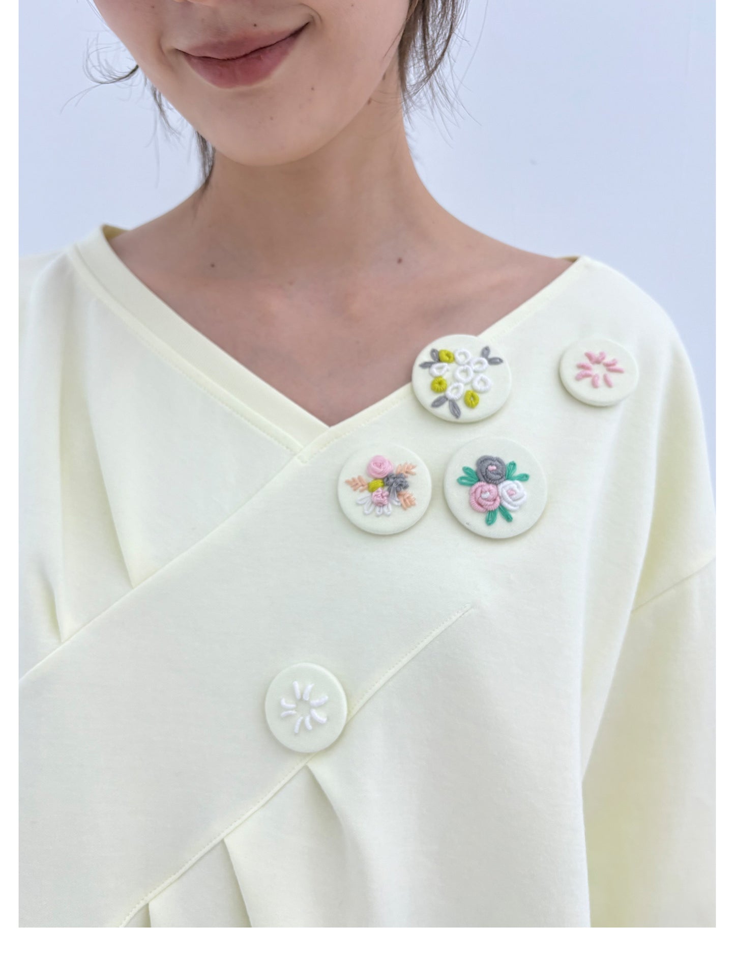 Badge V-neck hoodie
