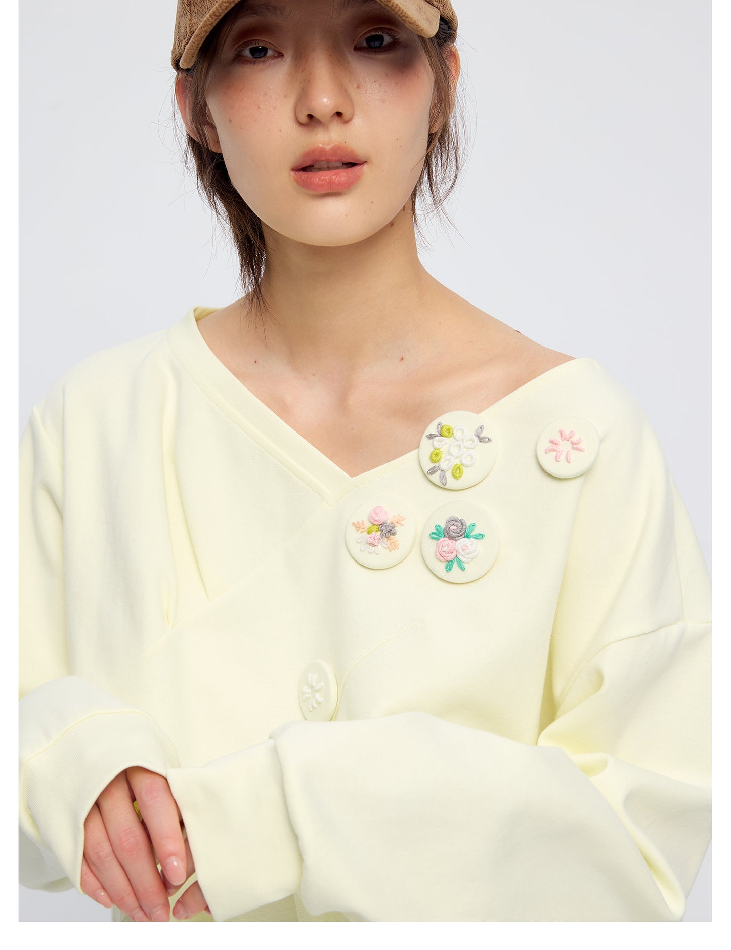 Badge V-neck hoodie