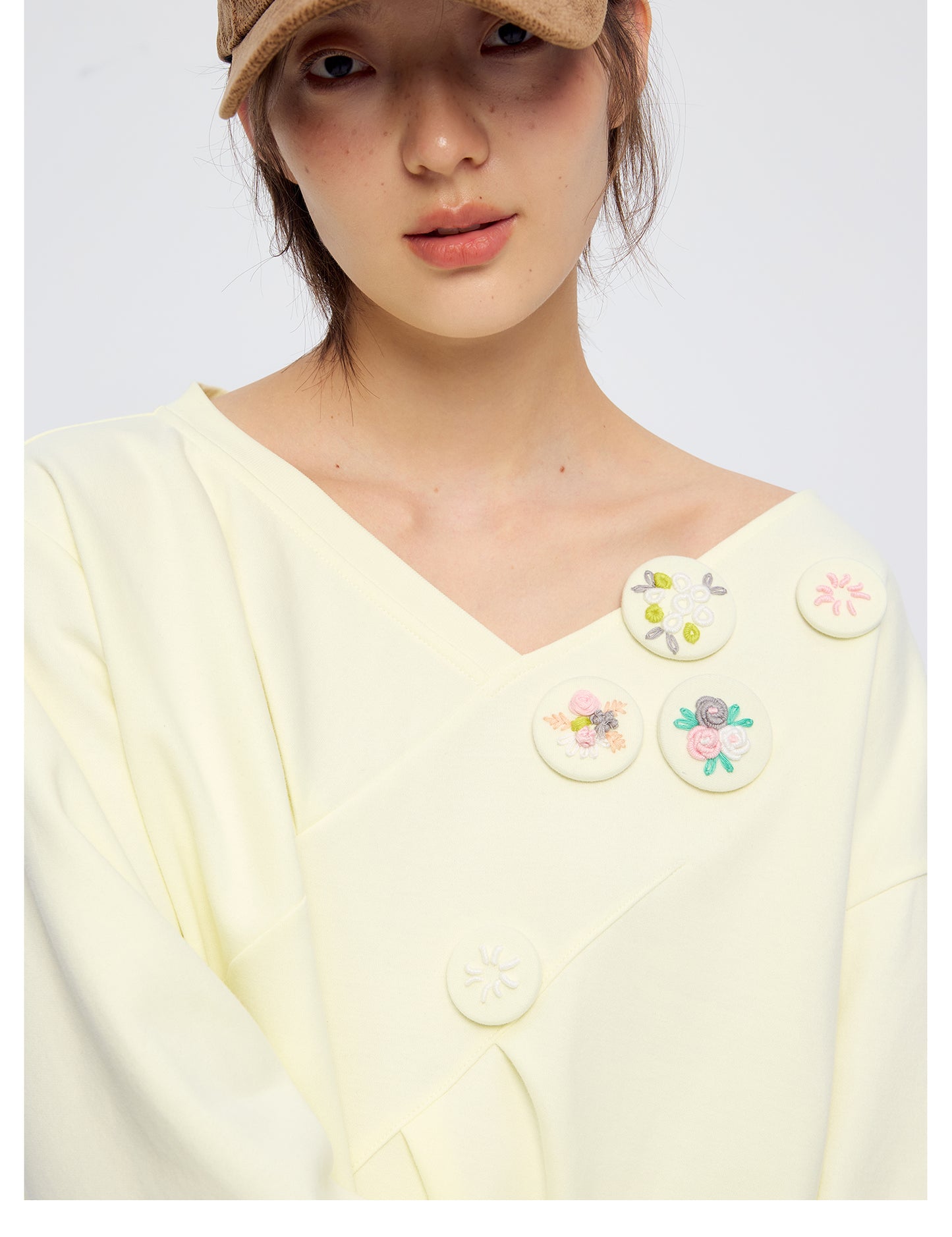 Badge V-neck hoodie