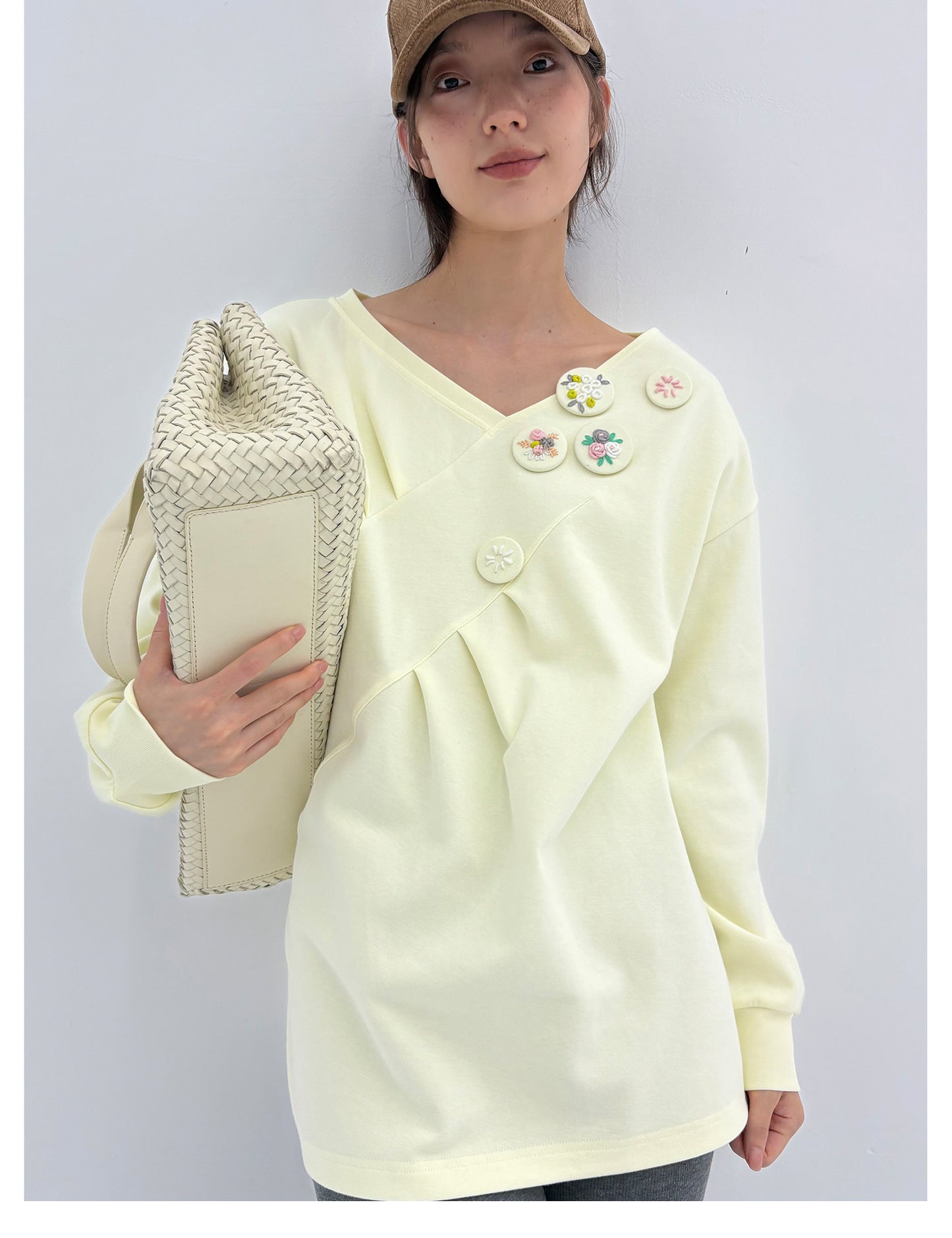 Badge V-neck hoodie